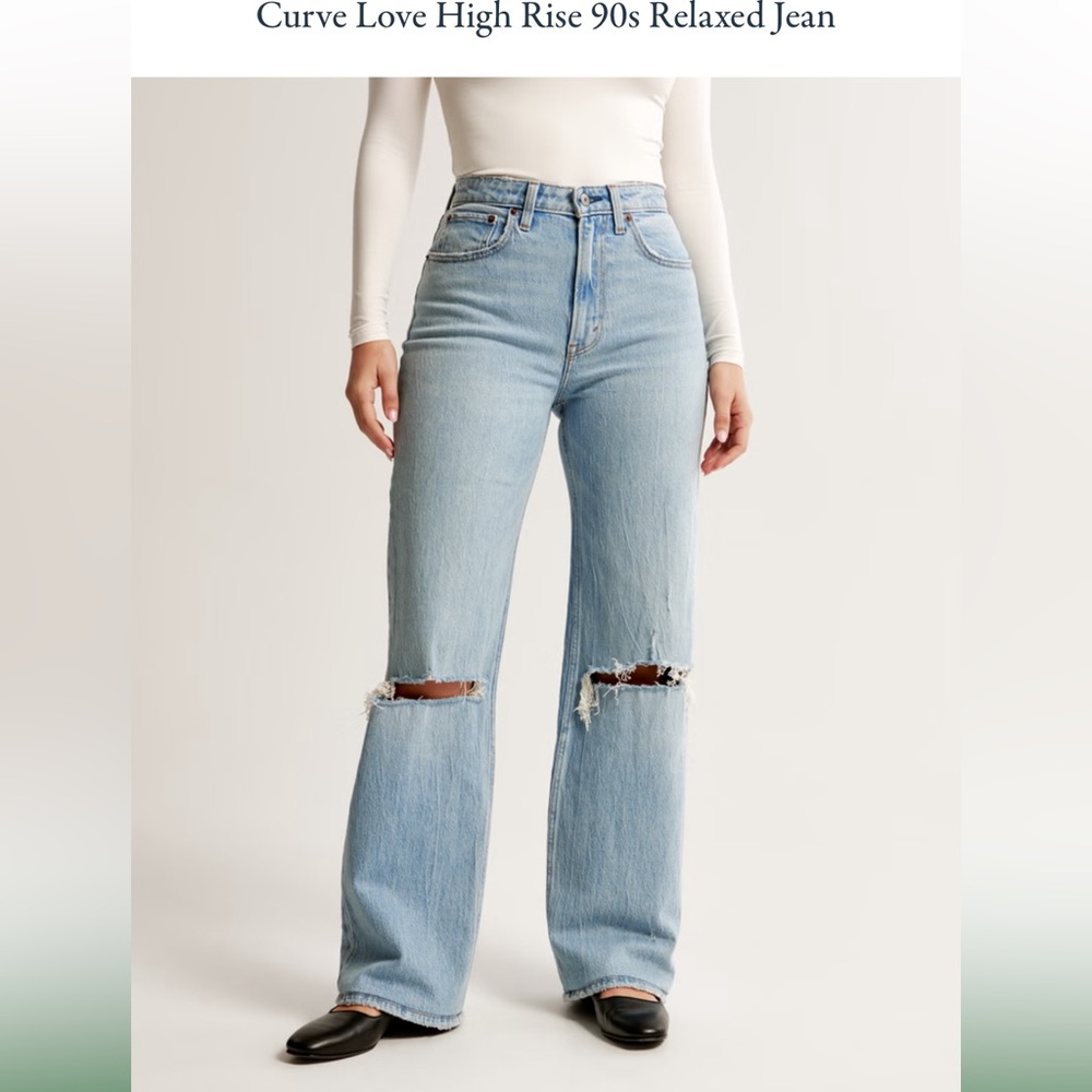 Abercrombie Curve Love High Rise 90s Relax Jeans. Size 31 Long. NWOT.